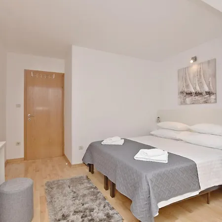 Mate Apartment *