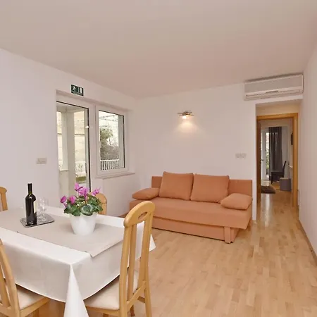 Mate Apartment *